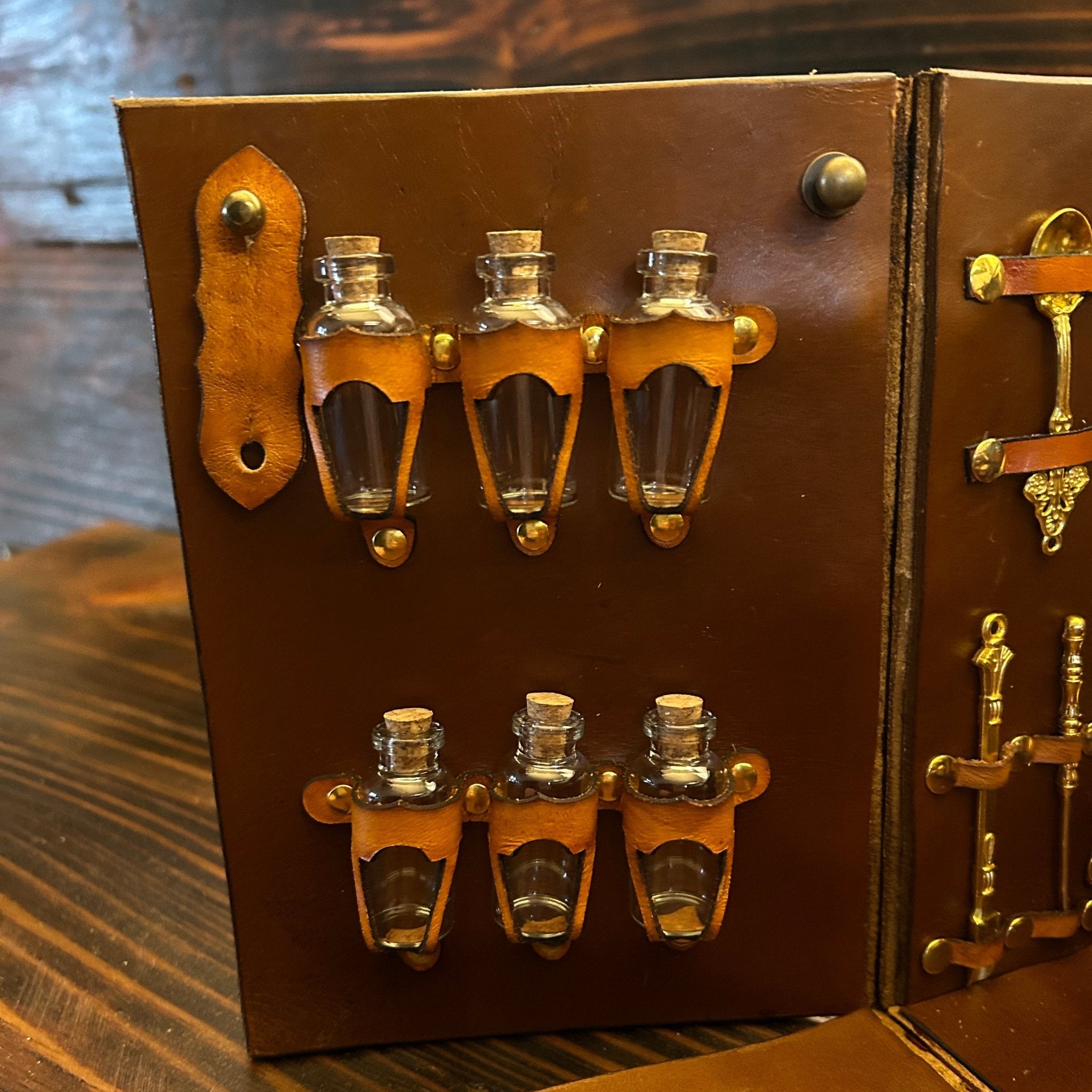 Apothecary Travel Kit - The Wyverns Workshop