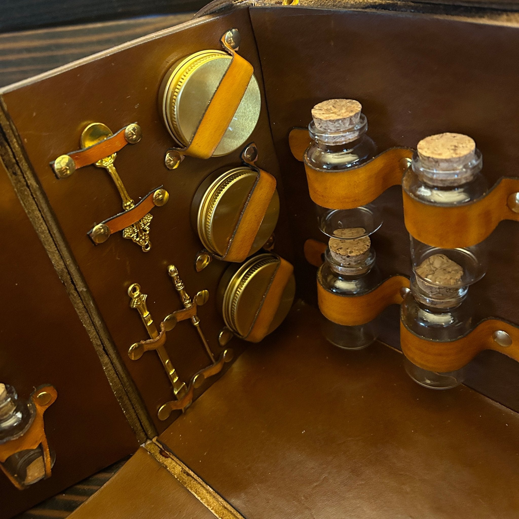 Apothecary Travel Kit - The Wyverns Workshop